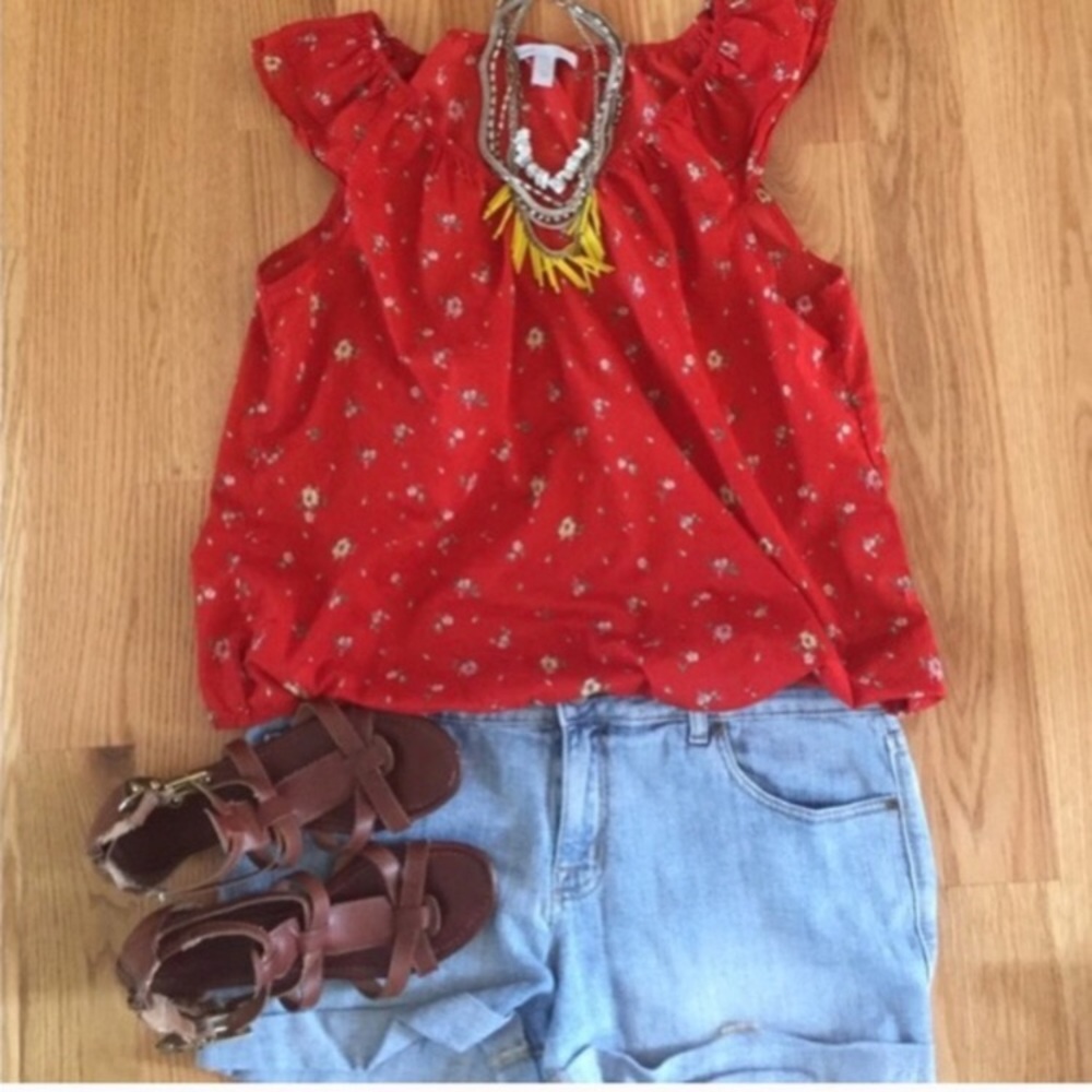 Floral flutter sleeve blouse